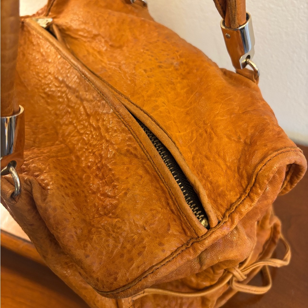 Tre Vero Leather Shoulder Bag - image 6